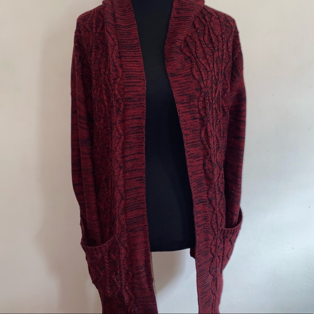 Maroon hoodie / shall